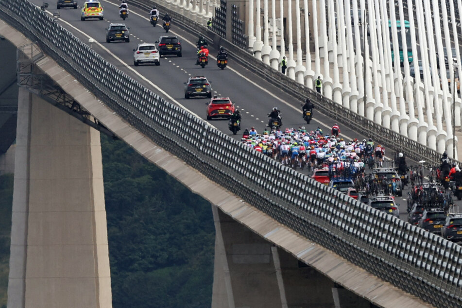 "Letzte Generation"? Demonstranten kleben auf Straße und blockieren Rad-WM