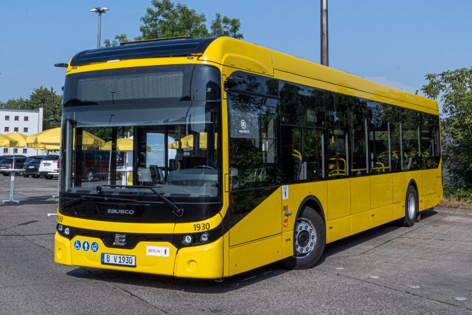 Zum Verwechseln ähnlich: Warum dieser fremde Bus jetzt durch Dresden fährt