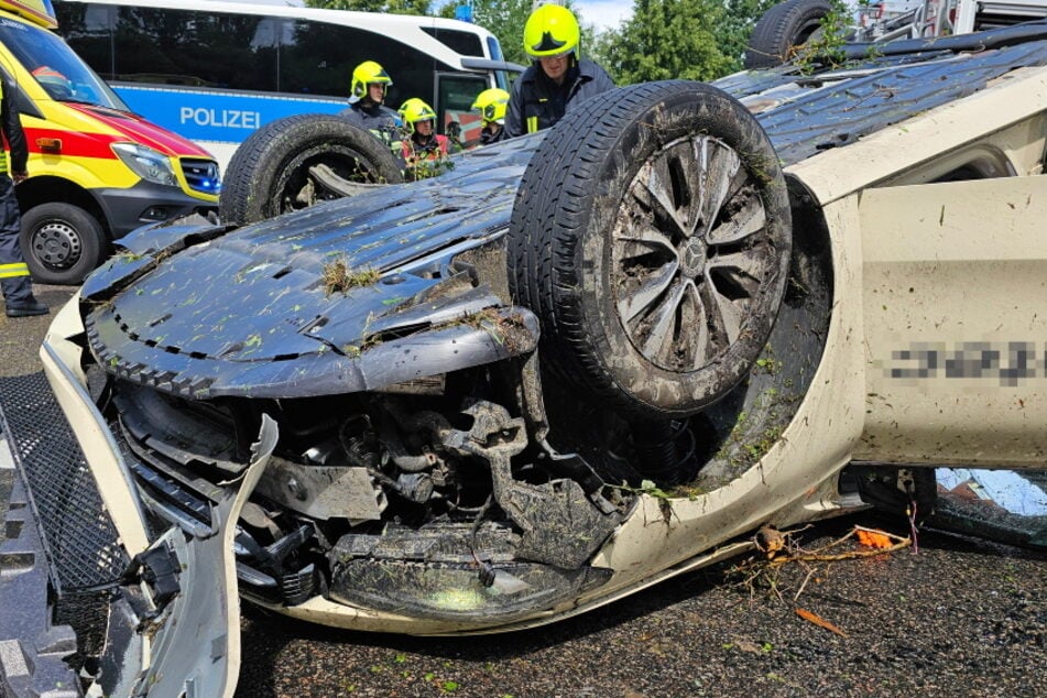 Bei dem Unfall wurden zwei Personen verletzt.