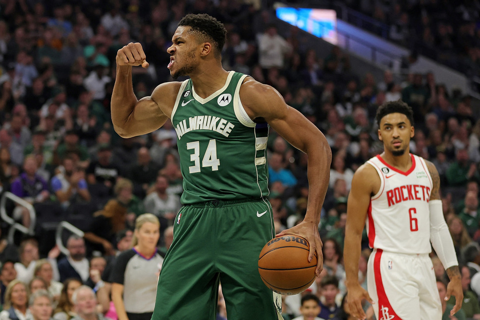 Giannis Antetokounmpo (l) put on a show for fans at the Milwaukee Bucks' home opener.