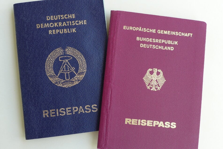 Reisepass der DDR und BRD.