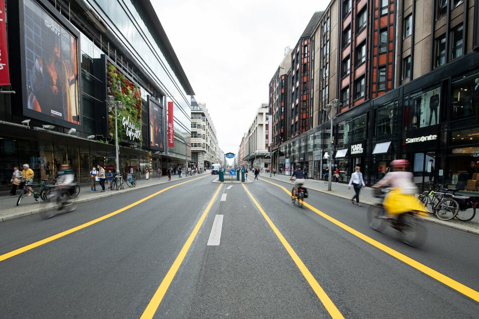 Zur Eindämmung der Corona-Pandemie beschloss der Senat am Dienstag eine Maskenpflicht für zehn besonders belebte Einkaufsstraßen wie Kudamm und Friedrichstraße, für Shoppingmalls und Warteschlangen.