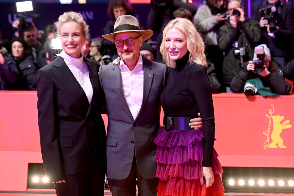 Die Schauspielerinnen Cate Blanchett (r), Nina Hoss und der Regisseur Todd Field bei der Berlinale.
