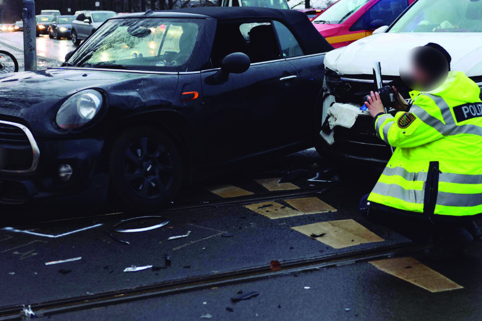 Unfall im Berufsverkehr: Zwei Verletzte nach Crash auf Albertbrücke