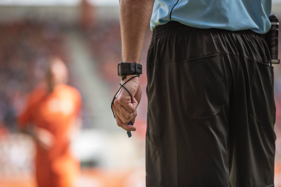 Kreisliga-Partie eskaliert: Rudelbildung während des Spiels, Faustschläge danach