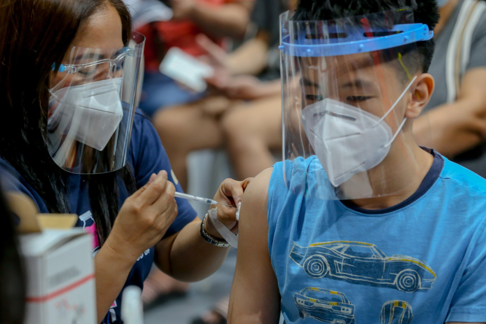 Seit den Weihnachtsferien steigen die Zahlen auf den Philippinen wieder, vermutlich wegen der Ausbreitung der Omikron-Variante, teilte das Gesundheitsministerium mit. Am Mittwoch verzeichneten die Behörden mehr als 10.700 Neuinfektionen - so viele wie seit drei Monaten nicht mehr.