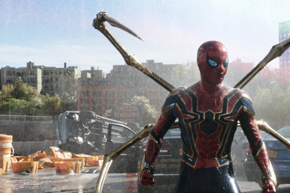 Spider-man: No Way Home trailer supercharges rumors of mind-blowing crossover!