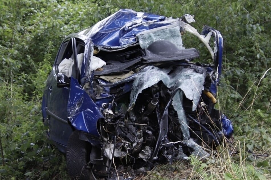 Im Landkreis Barnim ist ein 21-jähriger Autofahrer am Samstagnachmittag tödlich verunglückt.