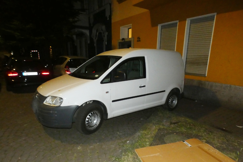 Die Täter hatten den VW Caddy nach dem Blitzeinbruch an der Grupellostraße abgestellt.