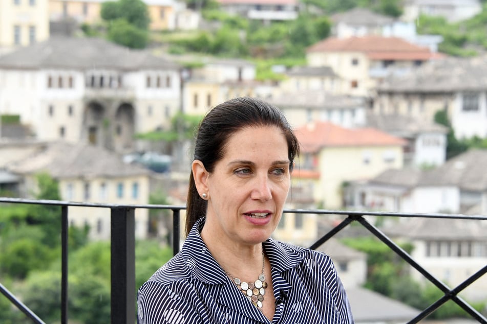 Albaniens Tourismusministerin Mirela Kumbaro (57).