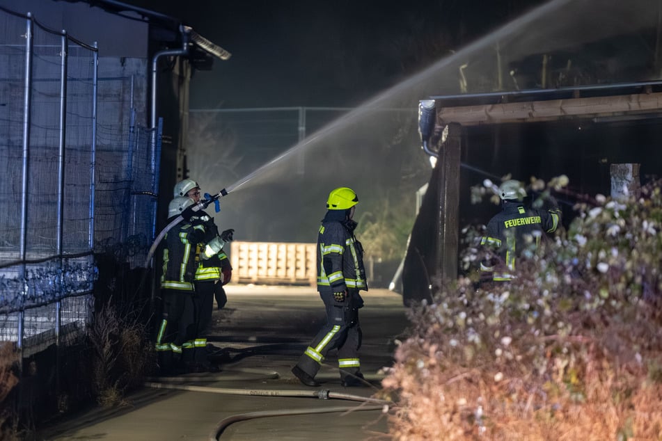 Zahlreiche Einsatzkräfte war vor Ort, um die Flammen zu bekämpfen.