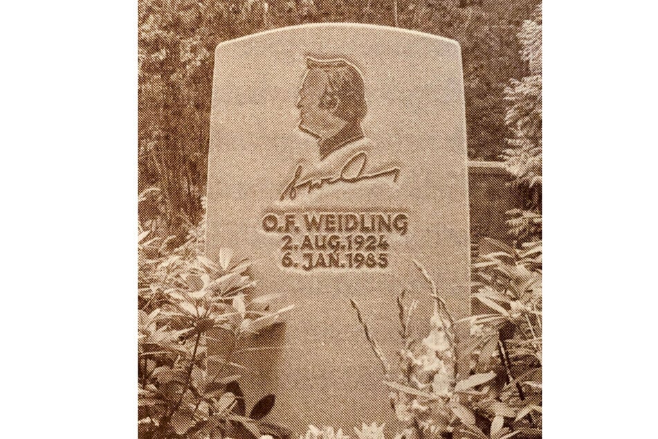 Der Grabstein von O.F. Weidling auf dem Dresdner Heidefriedhof.