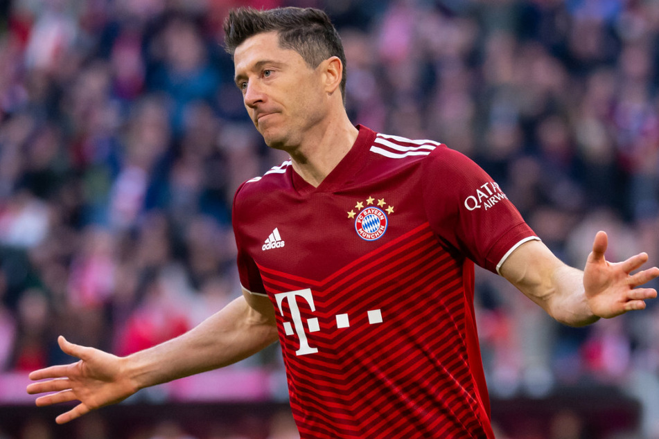 Robert Lewandowski (33) will den FC Bayern München unbedingt verlassen. Der FC Barcelona soll ein weiteres Angebot für den Stürmer vorbereiten.