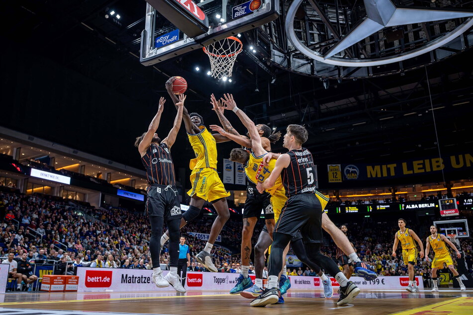 Im Halbfinale geht's für die Niners gegen Alba Berlin. Die Chemnitzer haben ihre letzten beiden Spiele gegen die Mannschaft aus Berlin verloren.