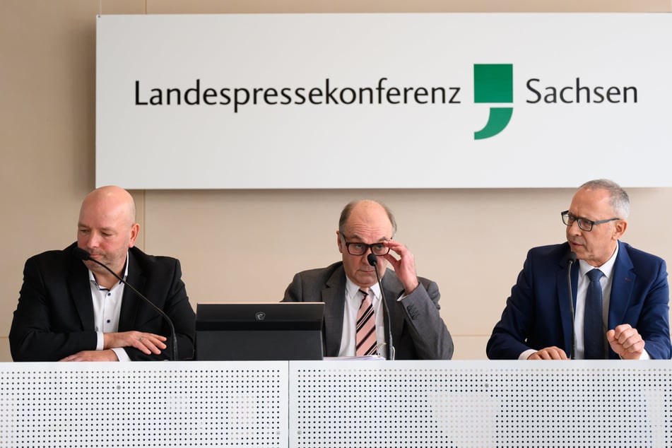 Thomas Prantl (50, v.l.n.r.), Joachim Keiler (65) und Jörg Urban (60) traten am Dienstag für die AfD vor die Presse, um ihren Antrag zur Einsetzung eines Corona-Untersuchungsausschusses zu erklären.