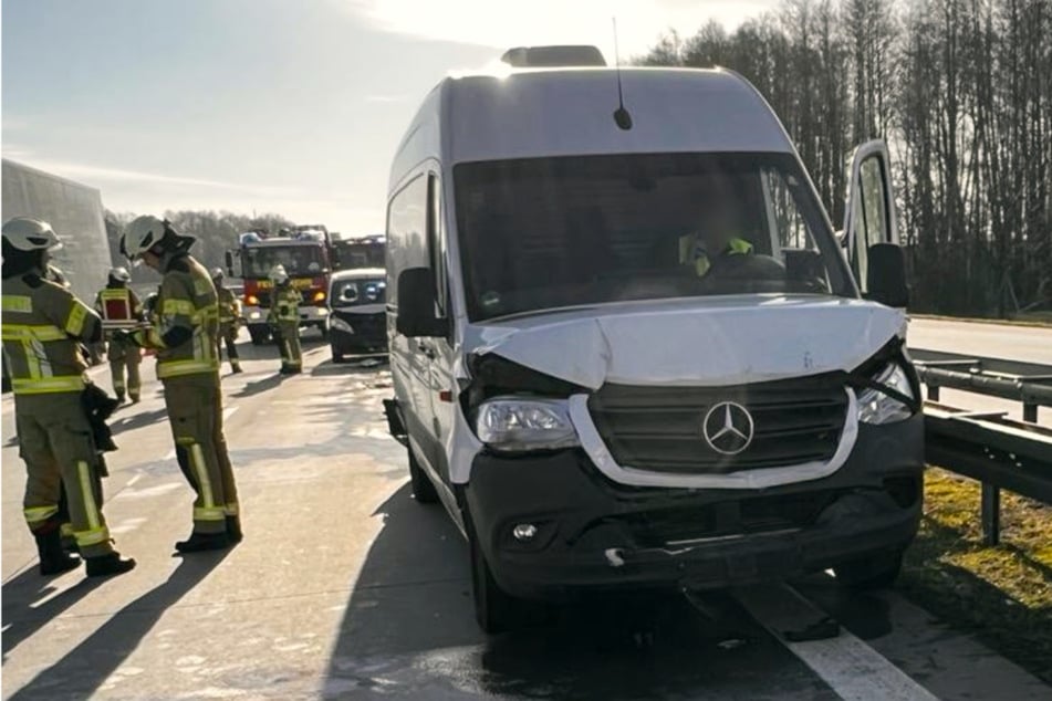 Zwei Unfälle auf A14 bei Grimma: Eine Person verletzt
