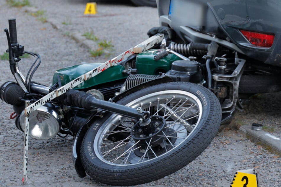 Schwerer Motorrad-Unfall in Chemnitz: Jugendlicher (17) im Krankenhaus