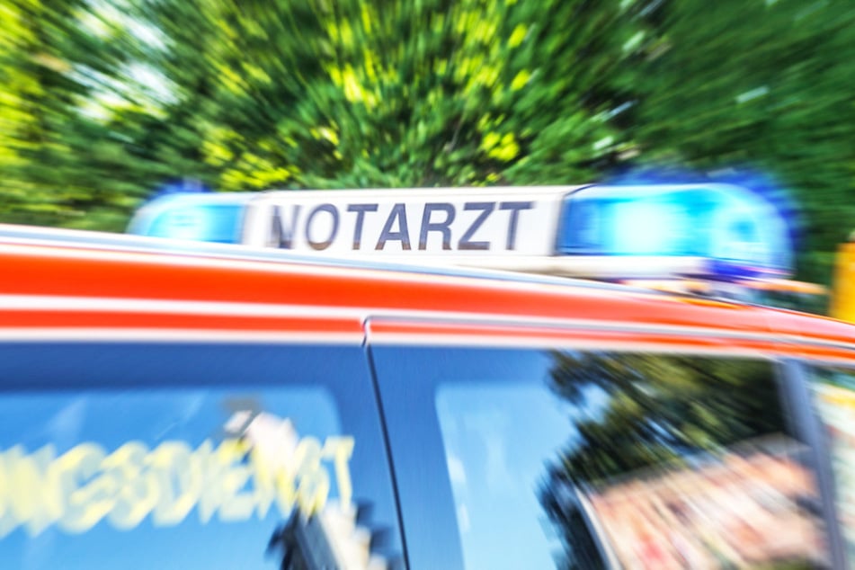 Dem Motorradfahrer konnte nicht mehr geholfen werden. Er starb noch an der Unfallstelle. (Symbolbild)
