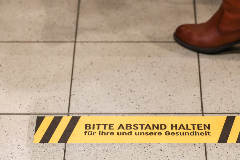 Die Männer weigerten sich, die Abstandsregeln zu beachten. (Symbolbild)