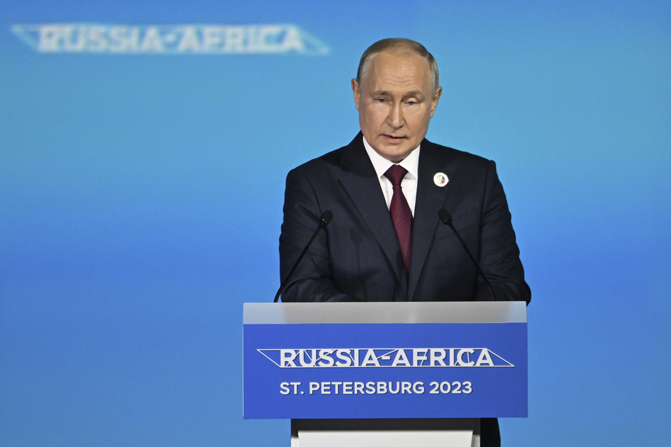 Russlands Präsident Wladimir Putin (70) hat sich am Rande des russischen Afrika-Gipfels zur Front-Lage in der Ukraine geäußert.