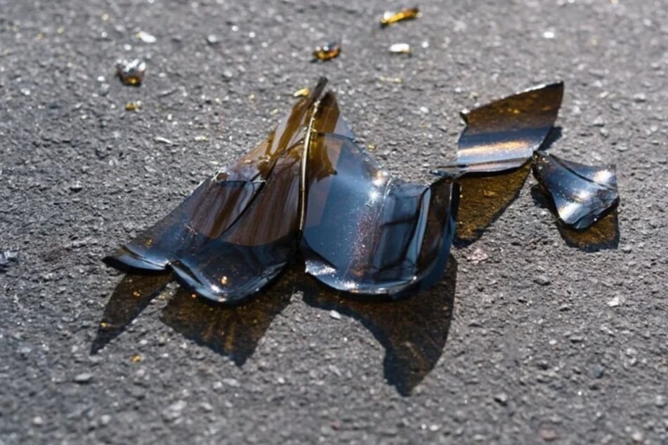 Bei der Auseinandersetzung sollen auch gebrochene Glasflaschen zum Einsatz gekommen sein. (Symbolfoto)