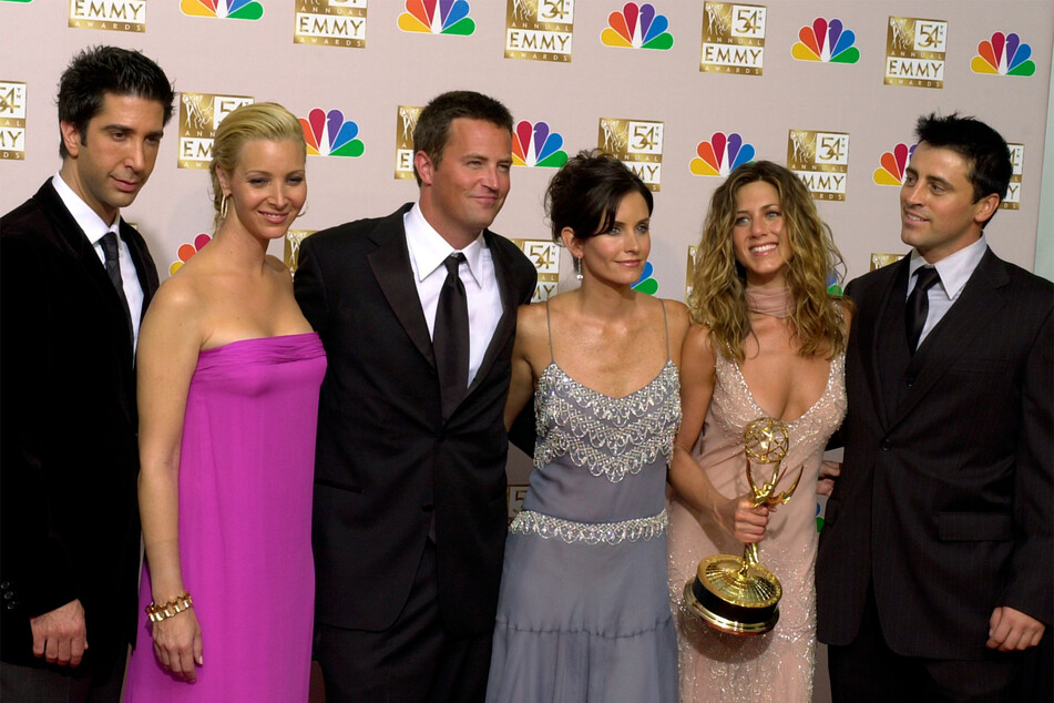 Der "Friends"-Cast: (v.l.n.r.) David Schwimmer (57), Lisa Kudrow (60), Matthew Perry (†54), Courteney Cox (59), Jennifer Aniston (54) und Matt LeBlanc (56). (Archivbild)
