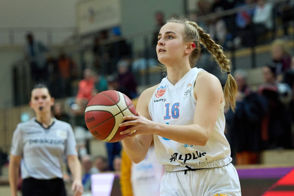 Lilly Oswald, Kostja Mushidis Freundin, kam mit nach Chemnitz und trägt künftig das Trikot der ChemCats.