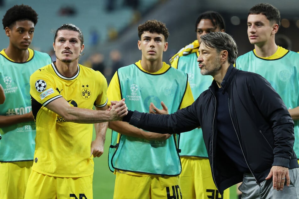 Niko Kovac (55, r.) und seine Schützlinge verabschiedeten am Dienstagabend sich ohne Gang unter die Brause.