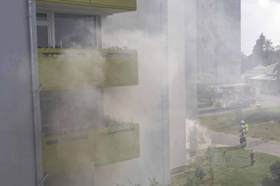 Frankfurt: Hochhaus brennt: 440 Personen evakuiert, Mutter und dreijähriges Kind verletzt