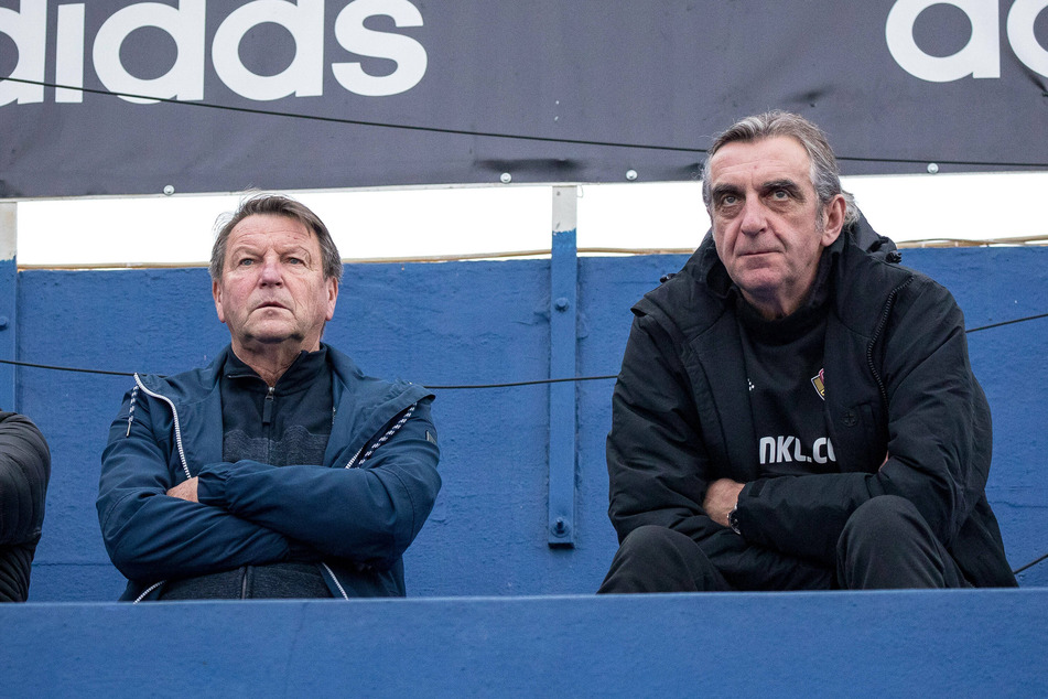 Am 18. Januar 2020 schauten sich Minge (r.), damals noch Dynamos Sportlicher Geschäftsführer, und Dixie Dörner ein Testspiel im Trainingslager in Marbella an.