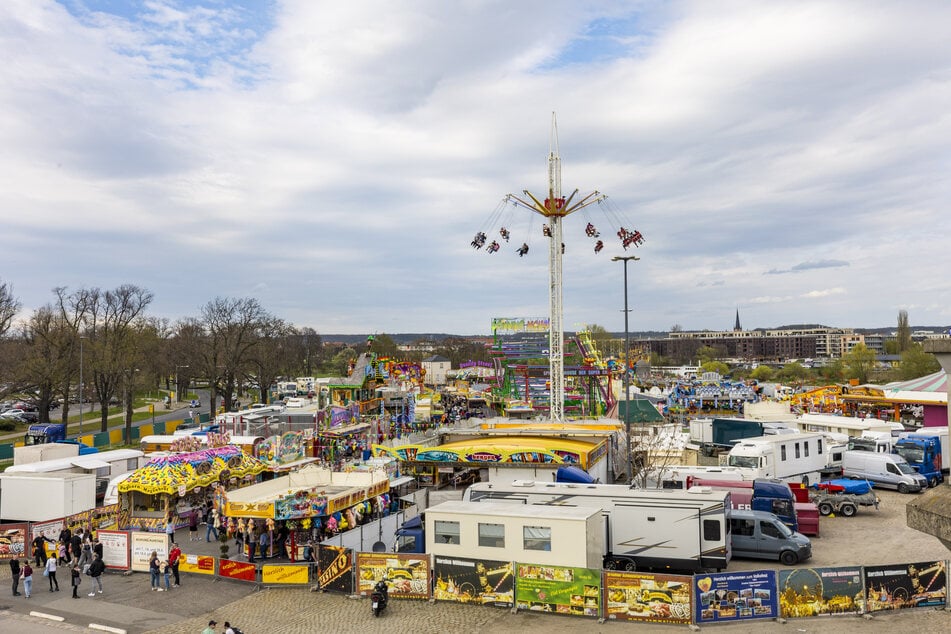 Auf Dresdens ältestem Volksfest sorgen Fahrgeschäfte, Spielbuden und Leckereien für Rummelspaß.
