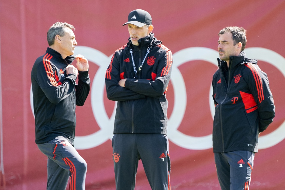 Bayern-Cheftrainer Thomas Tuchel (49, M.) soll neben Arno Michels (55, l.) und Zsolt Loew (43, r.) einen weiteren Co-Trainer bekommen.