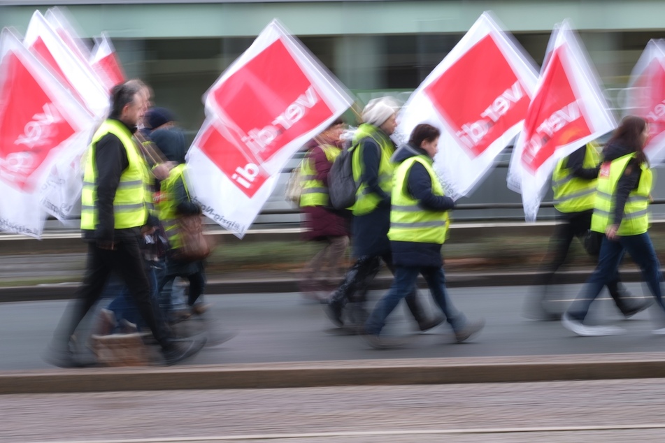 Nachdem an einem Streik in Naumburg 300 Beschäftigte teilnahmen, ruft die Gewerkschaft kommende Woche zur Großaktion auf. (Symbolbild)