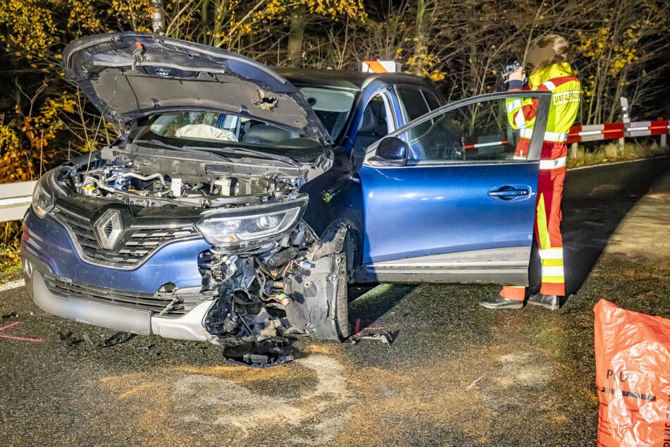 Durch den Aufprall wurden die beiden Insassen des Renaults leicht verletzt.