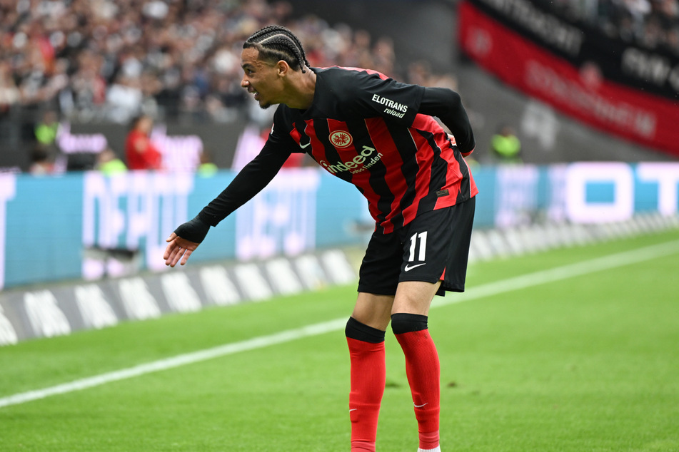 Bei der Frankfurter Eintracht hat sich Hugo Ekitiké schnell eingelebt und wurde nach einer Leihe in diesem Sommer fest von Paris Saint-Germain verpflichtet.