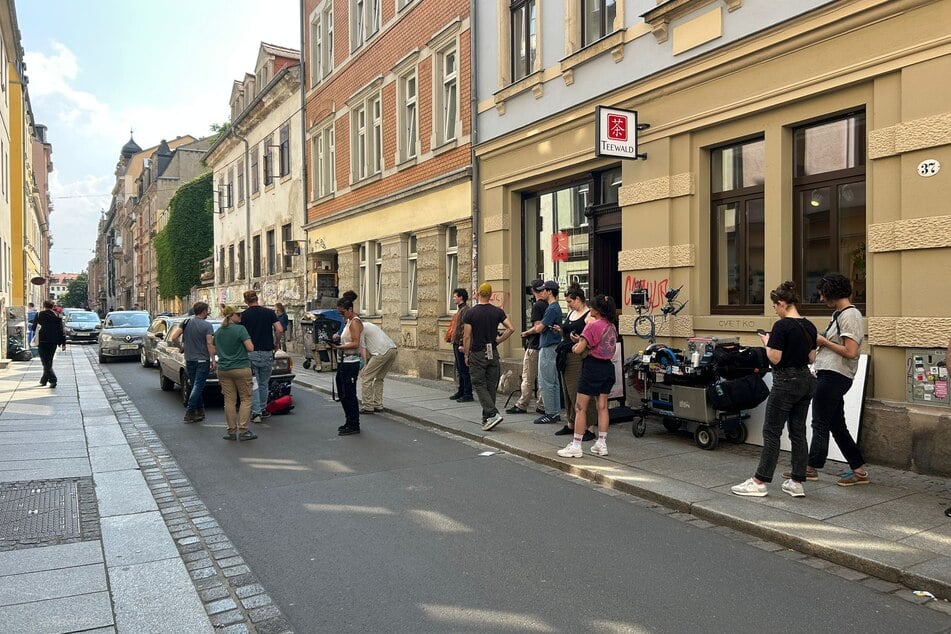 Am Dienstag war ein Filmteam in der Dresdner Neustadt zugange. Dafür wurde die Martin-Luther-Straße kurzzeitig gesperrt.