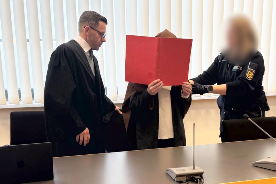 Jahrelang als Lehrerin ausgegeben und über 200.000 Euro Gehalt kassiert