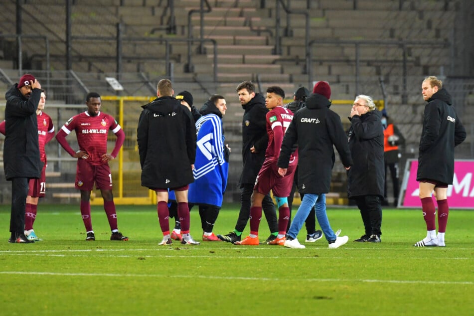 Nach der Last-Minute-Pleite gab's bei den Dynamos bedröppelte Gesichter.