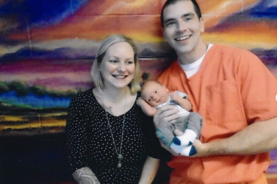 Woman and death row inmate fall in love and have child together