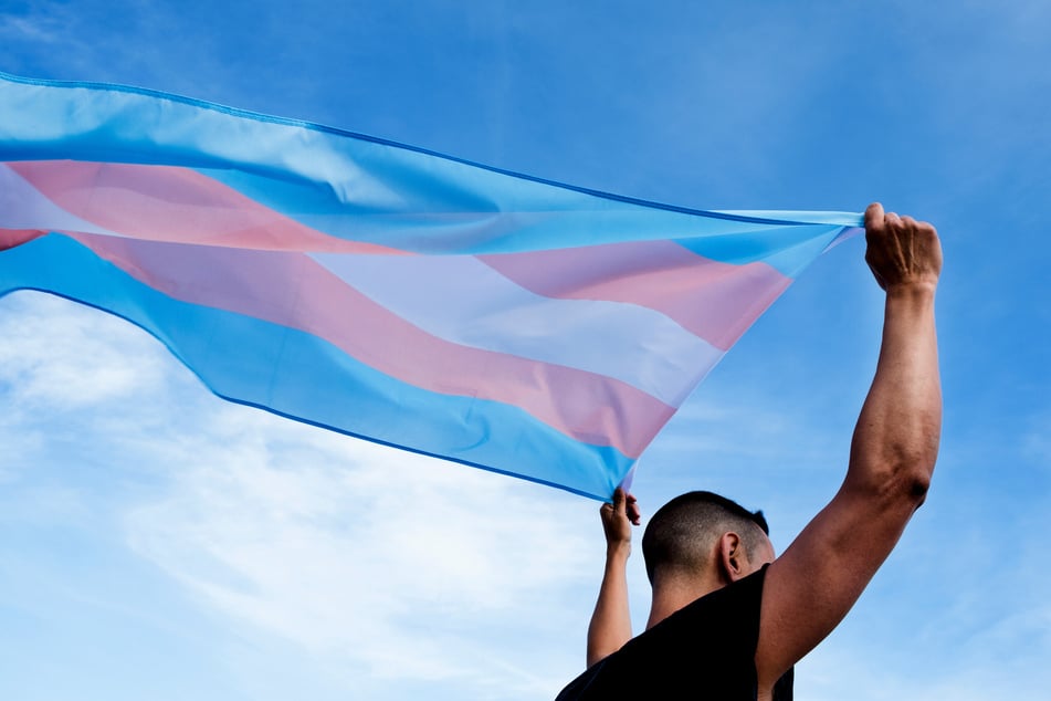 Die "Trans Pride Flag" gehört zu den bekanntesten und am häufigsten verwendeten Flaggen innerhalb der Transgender-Community.
