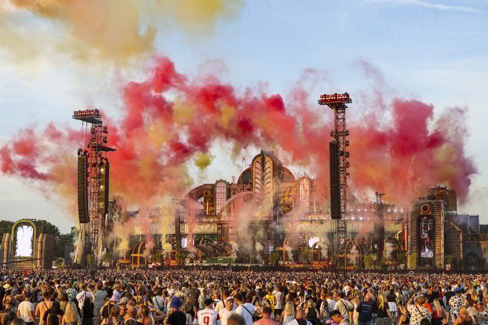 Beim Parookaville-Festival in Weeze feiern jedes Jahr Zehntausende Besucher zu elektronischer Musik. (Archivfoto)