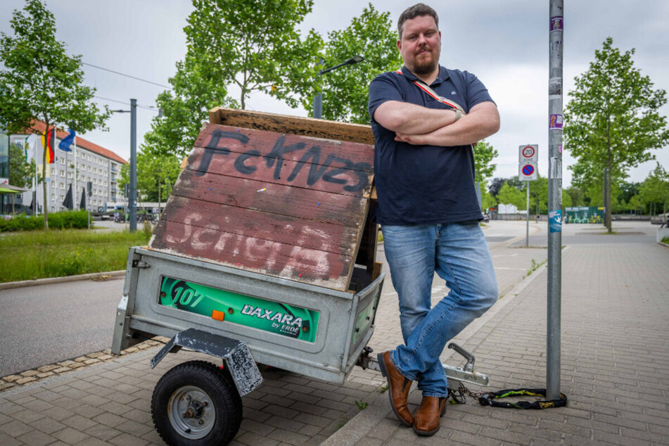 Erik Michael (37) ärgert die Sachbeschädigung am Anhänger.
