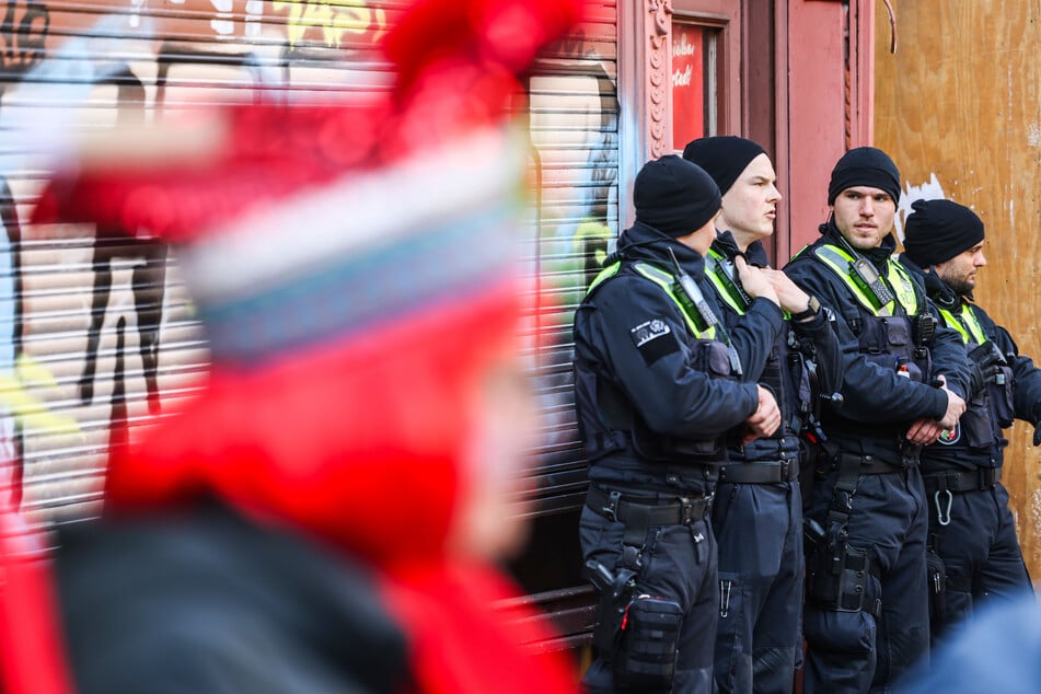 Die Karnevalisten informierten am Montag die Polizei, die den 51-Jährigen daraufhin mit auf die Wache nahm. (Symbolbild)