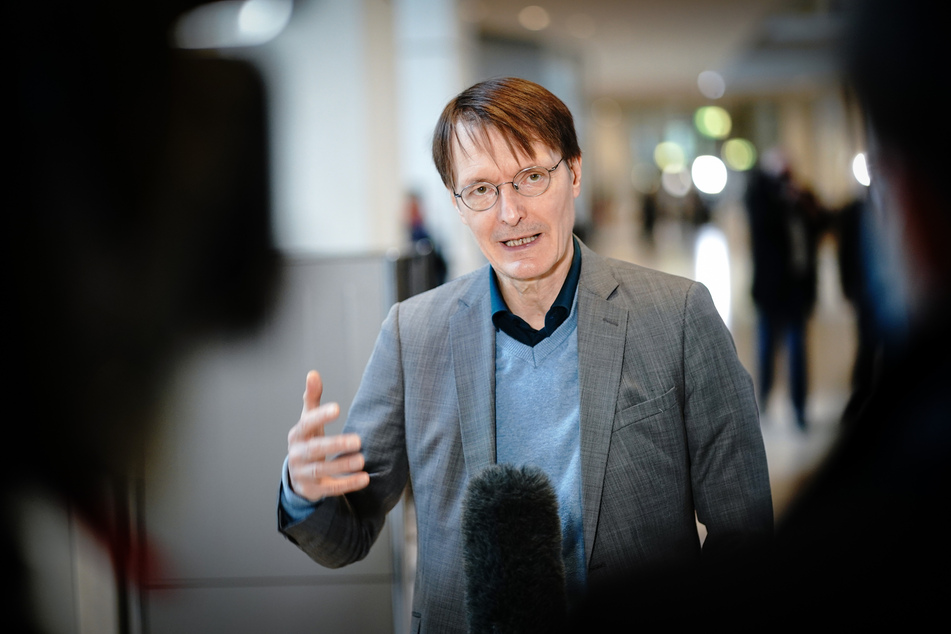 Karl Lauterbach (SPD), Gesundheitsexperte, warnt vor einer Mutation des Coronavirus.