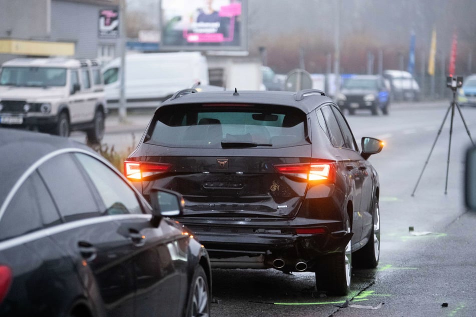 Das Heck des Cupras wurde durch die Wucht des Aufpralls verformt.