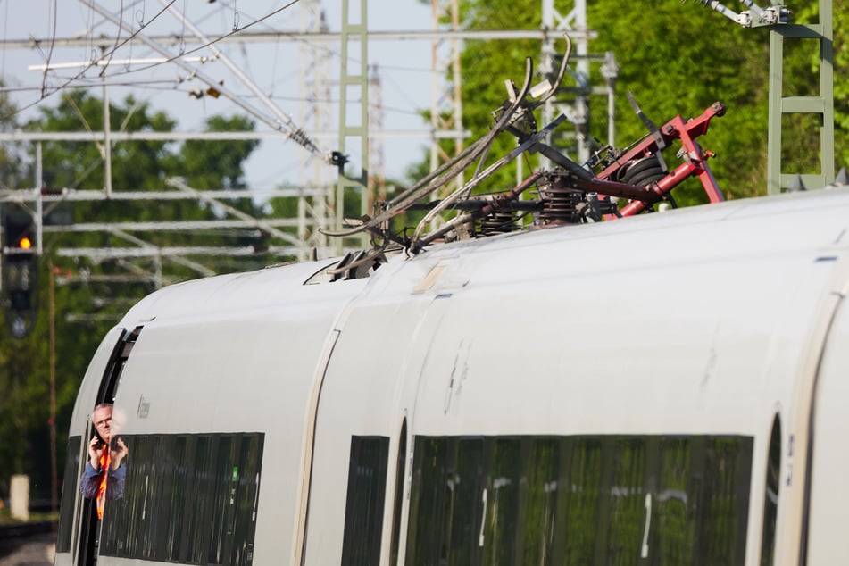 Niemand durfte aussteigen: 750 Fahrgäste wegen Bahnstörung im Zug gefangen