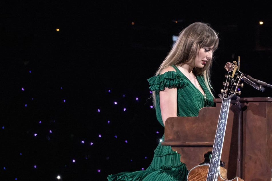 Taylor Swift shocks with surprise song at Mexico City Eras Tour