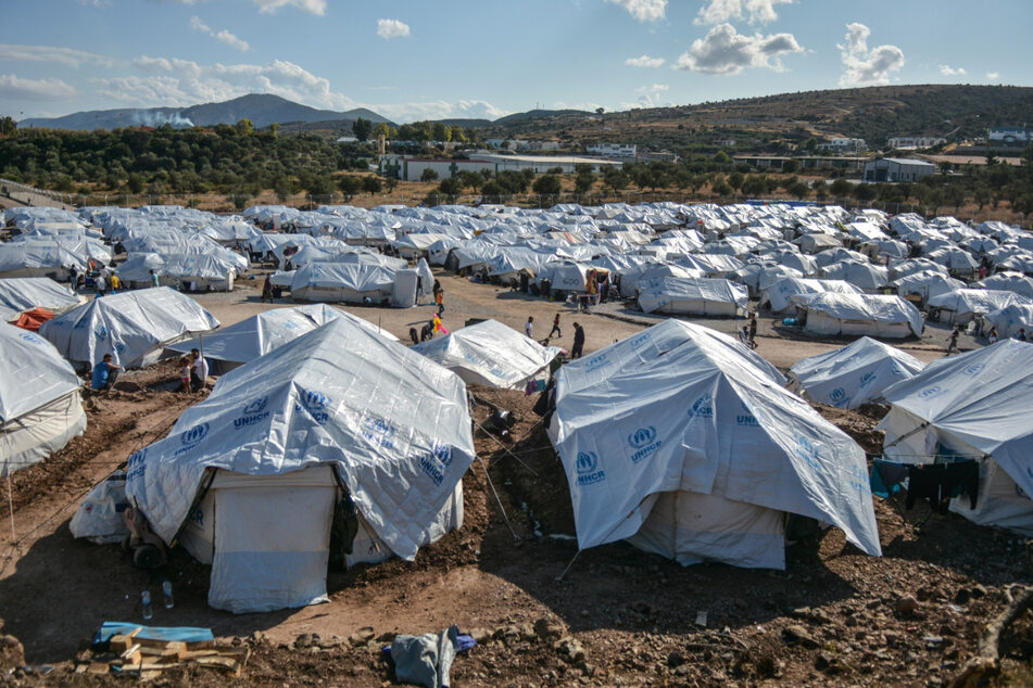 Das Flüchtlingslager "Kara Tepe" auf der griechischen Insel Lesbos. Das provisorische Zeltlager mit knapp 6500 geflüchteten Menschen war im vergangenen Herbst in Windeseile errichtet worden, nachdem das ursprüngliche Lager Moria bei einem Großbrand fast völlig zerstört wurde.