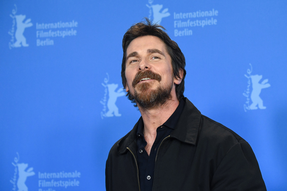 Ob die Fans Christian Bale (48) in seiner neuen Rolle genauso lieben, wie der "Thor 4"-Regisseur?