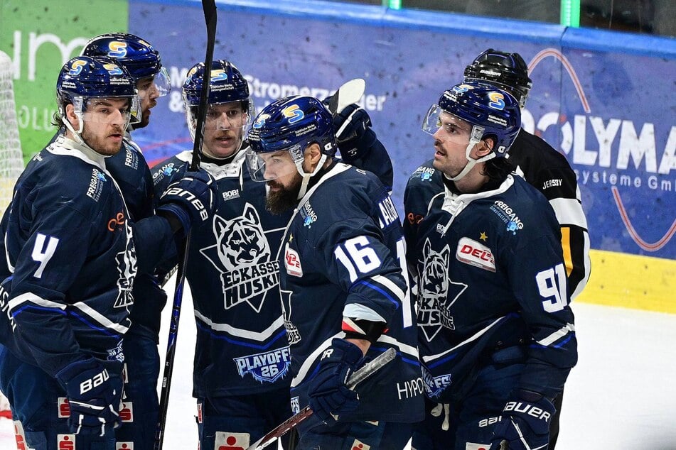 3:1 führen die Kassel Huskies nach vier Spielen der "Best of Seven"-Serie im Play-off-Viertelfinale gegen die Lausitzer Füchse. Jetzt droht allerdings nicht-sportliches Ungemach.